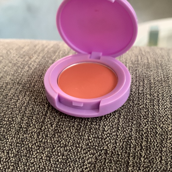 Half Caked In Bloom Blush in shade Liv on Sunday- 5$ add on to any order - Picture 2 of 3